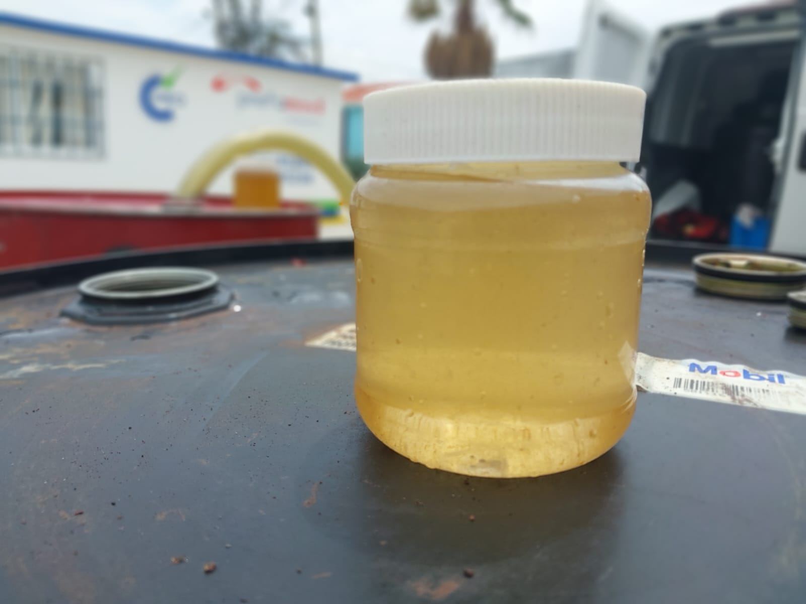 Muestra de diesel claro y brillante después del pulido