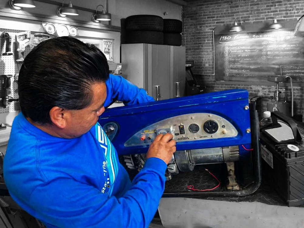 Técnico de RUSA trabajando en un equipo